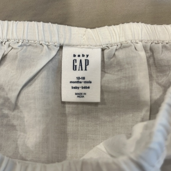 Worn once to my sisters wedding, baby gap 12-18 months - Picture 4 of 4